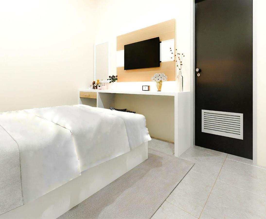 Hotel Griya Anggrek Trenggalek Zewnętrze zdjęcie